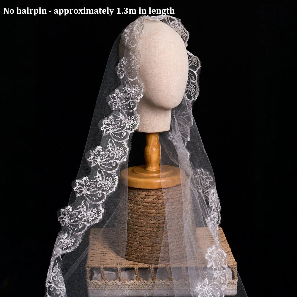 voile mariée long dentelle florale transparent élégant romantique attaches rubans épingles cheveux bouquet fleurs