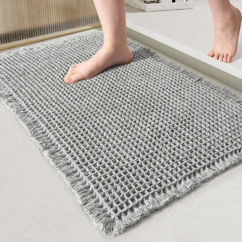 tapis bain moderne gris clair maille géométrique adhésif 43x61cm absorbant antidérapant franges salon