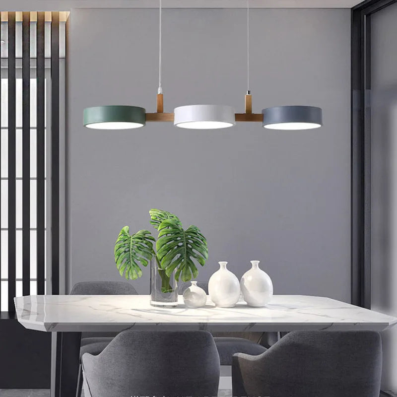 suspension lumineuse moderne trois abatjours vert foncé blanc gris opaques minimaliste scandi