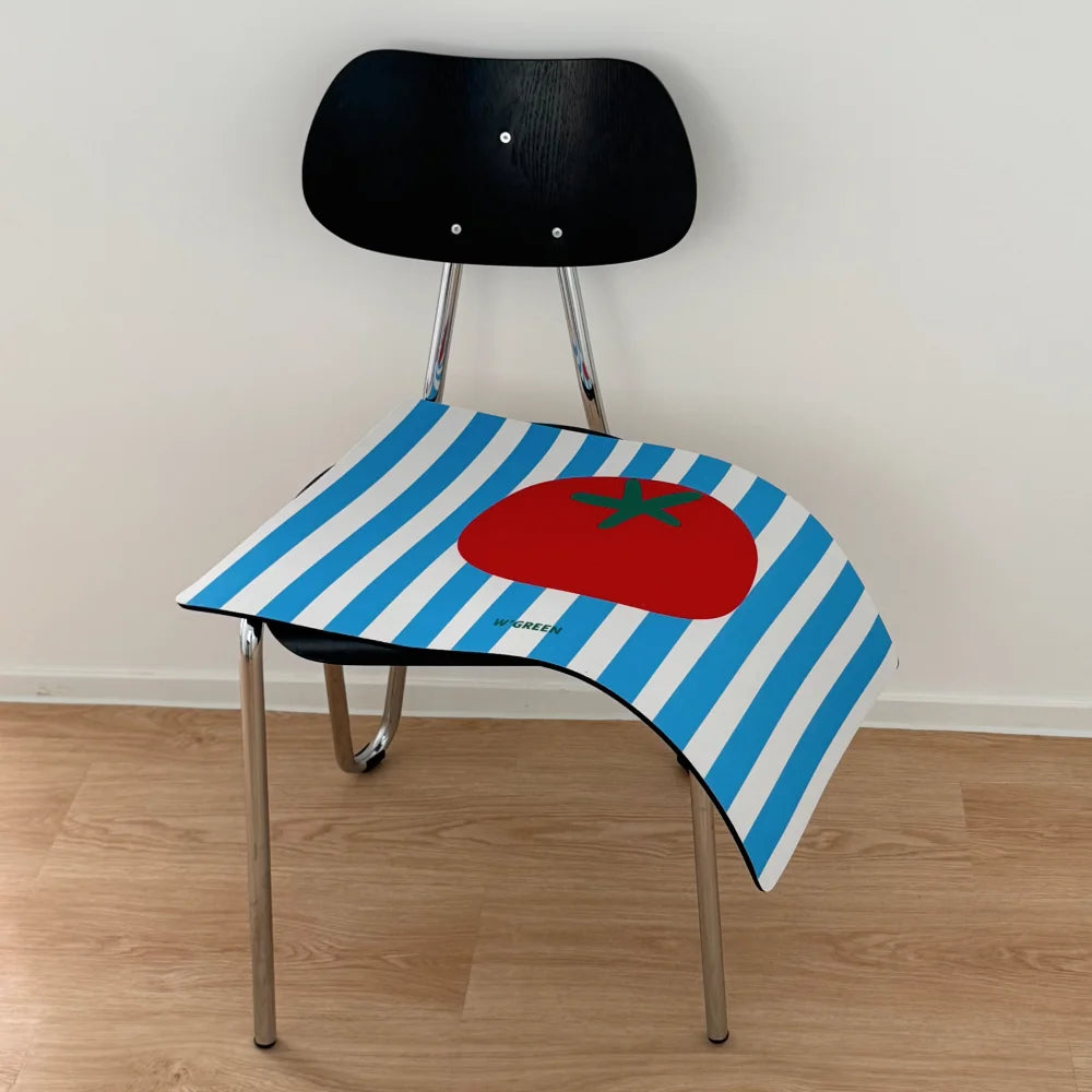 tapis antidérapant moderne bleu clair rouge vert tomate stylisée sol salle bain porte decoration