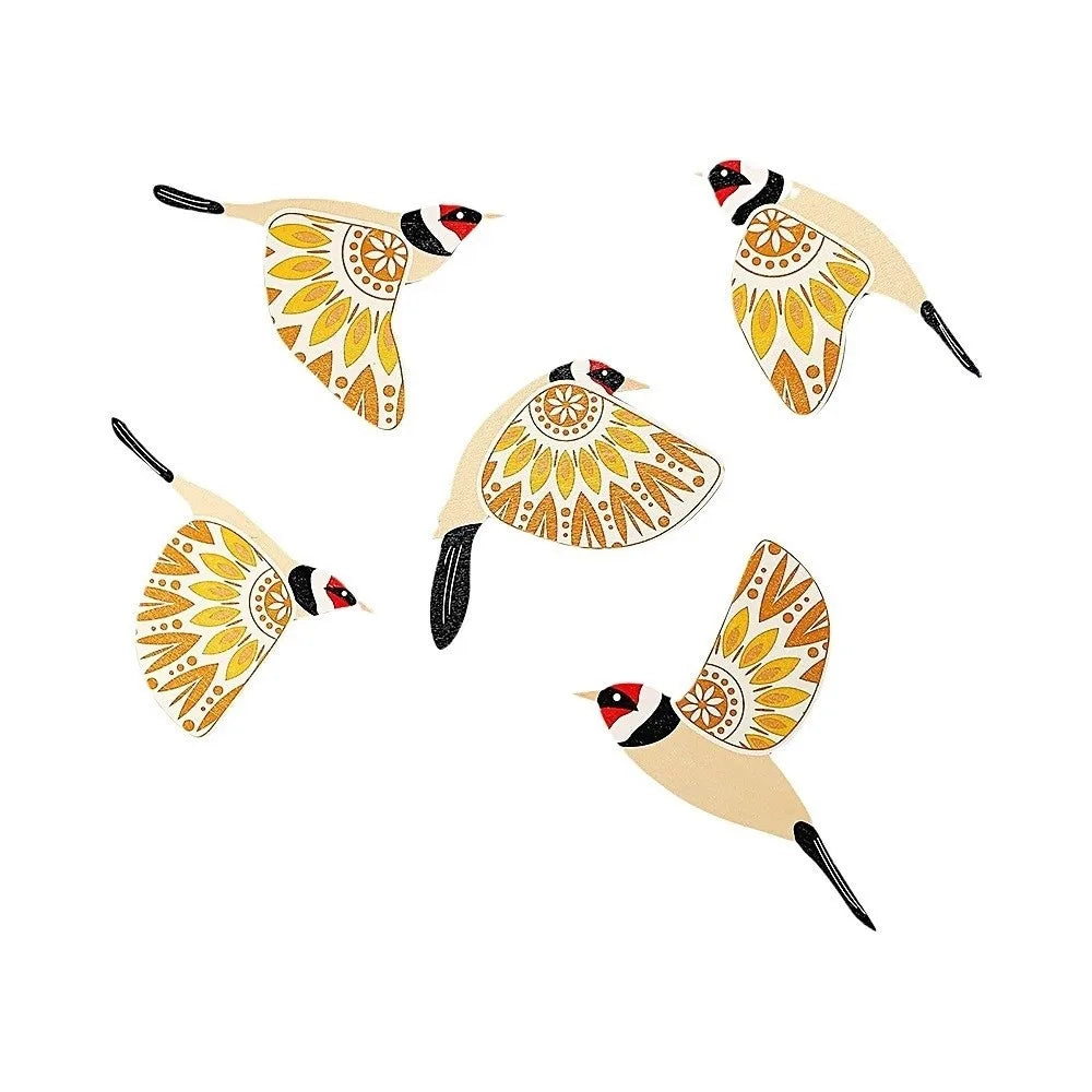 Détail d'un oiseau en bois de la décoration murale