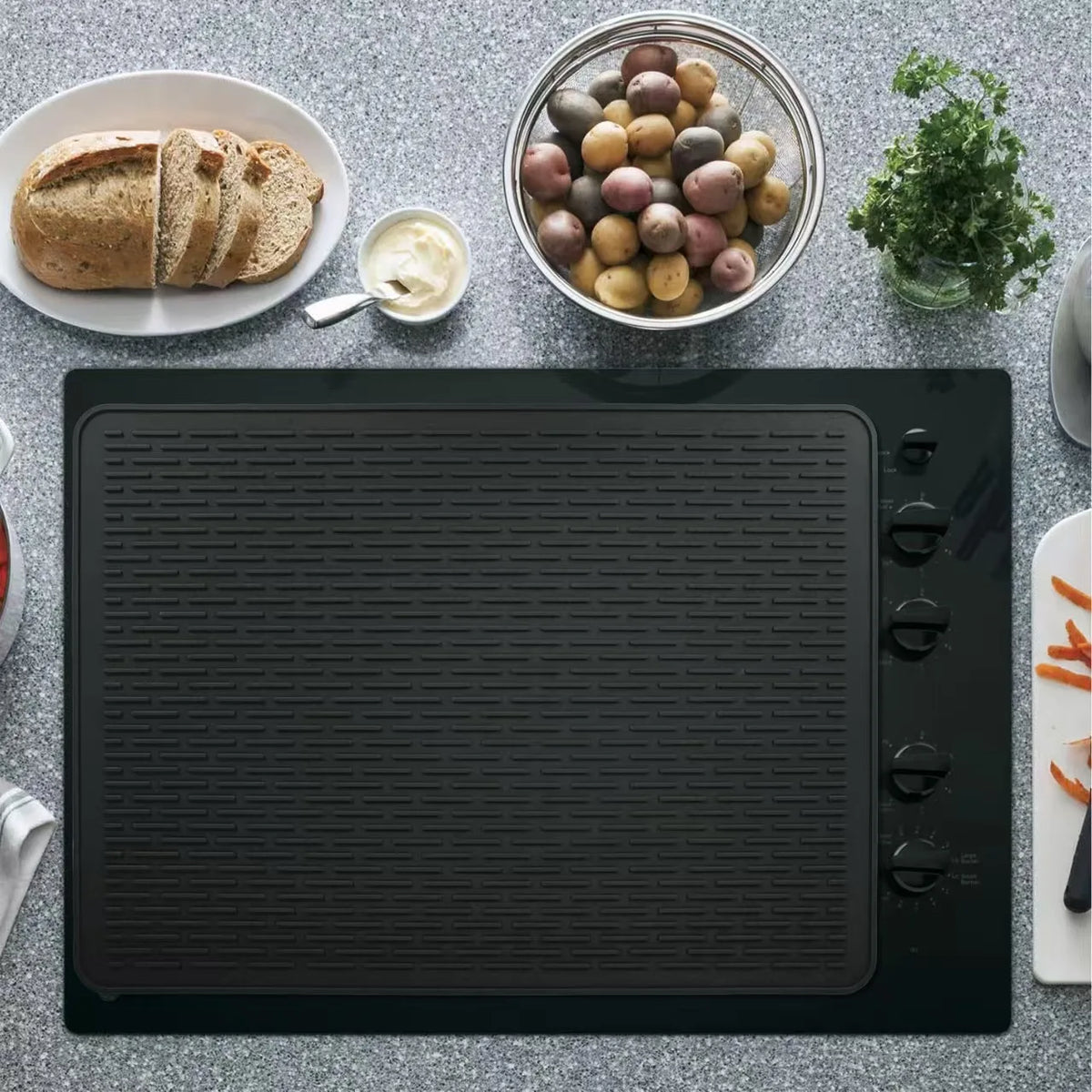 tapis protection silicone anti dérapant moderne gris texture points adhésif plaque cuisson