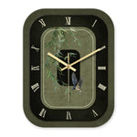 horloge murale bois marron aiguilles noires numeros blancs texture grunge moderne fixations quartz