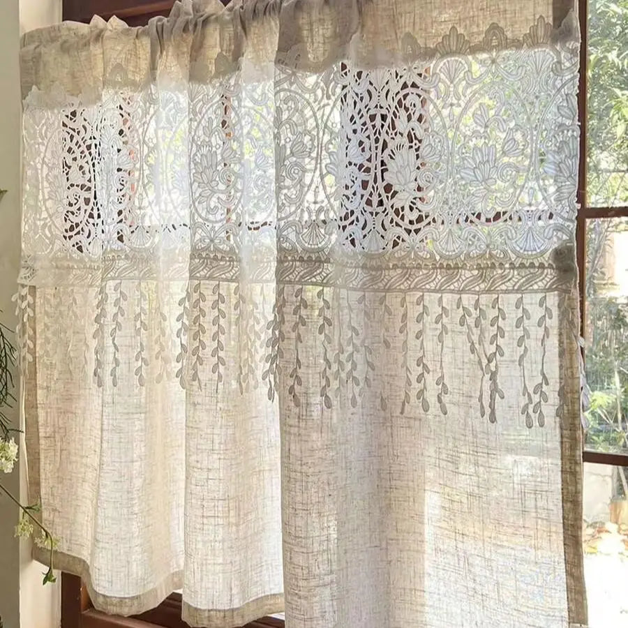 rideau semi transparent vintage broderie fine motifs floraux couleur beige clair fenêtre cuisine erotique
