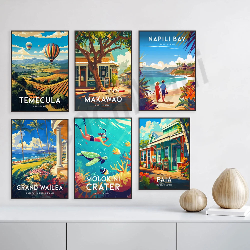 Cette image présente une collection d'affiches vintage illustrant diverses destinations touristiques à Maui, Hawaii, notamment Temecula, Makawao, Napili Bay, Grand Wailea et Molokinicrate.