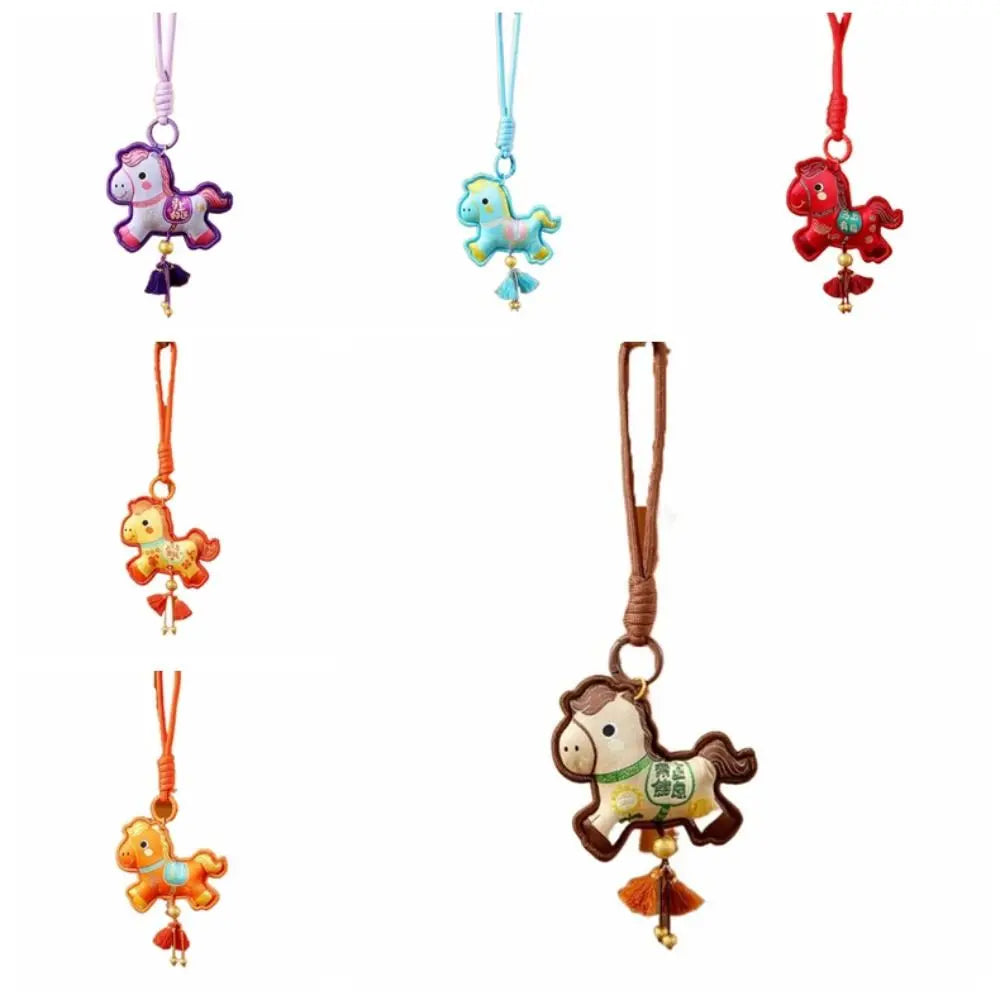 porte clés cheval imprimé motifs floraux caractères chinois violet rouge orange bleu artisanal