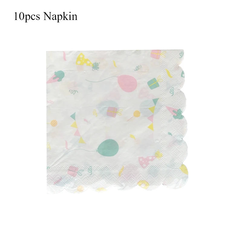 assiettes jetables blanc doré multicolore ballons chapeaux cadeaux étoiles festives anniversaire noël mariage fêtes