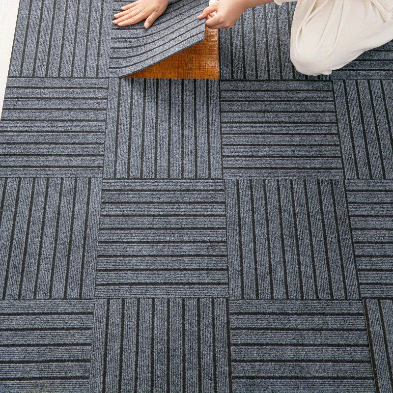 tapis auto adhésifs gris foncé rayures verticales moderne 30x30cm amovibles sol