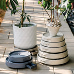 support plante roulettes collecte eau moderne gris clair rayures concentriquesversibleintérieur