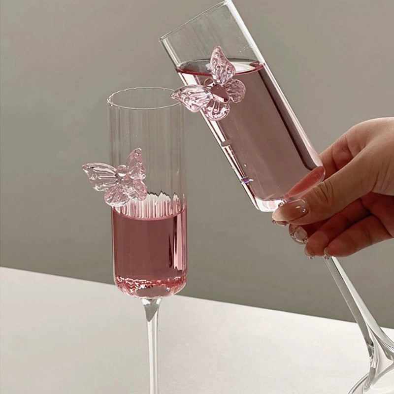 verres vin transparents rose papillons relief moderne élégants adhésifs festifs maison table