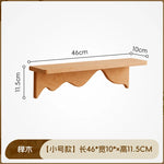 étagère murale bois marron clair texture naturelle moderne vis fixations objets rangement maison