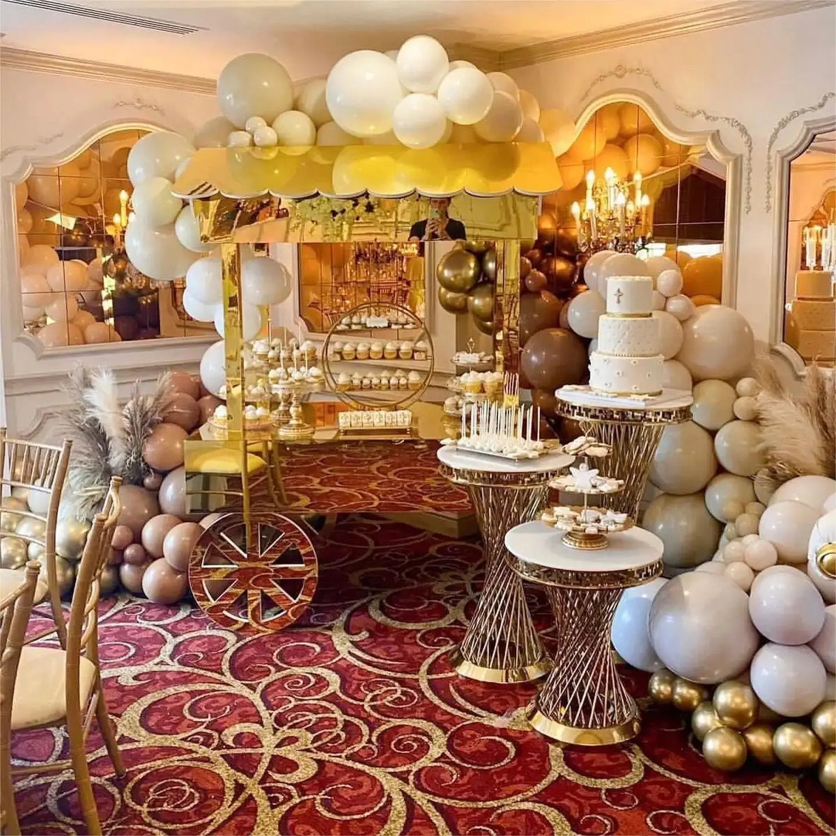 tables basses décoratives or marbre occasion mariage anniversaire moderne élégantes ajourées fleurs gâteaux