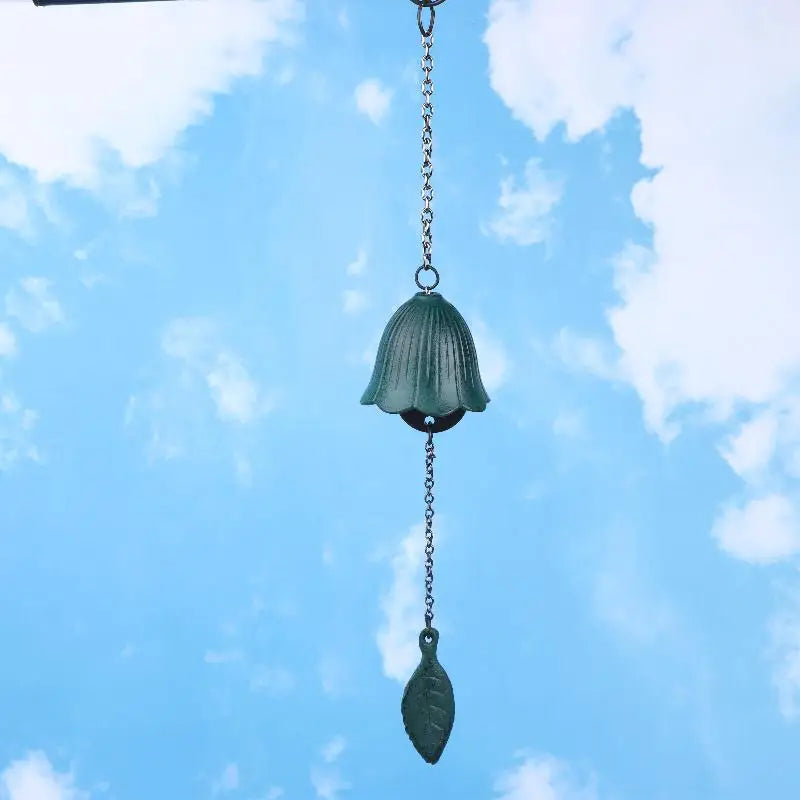 cloches decoratives jaune rose vert vintage rustique feuille metal chaines exterieur balcon jardin