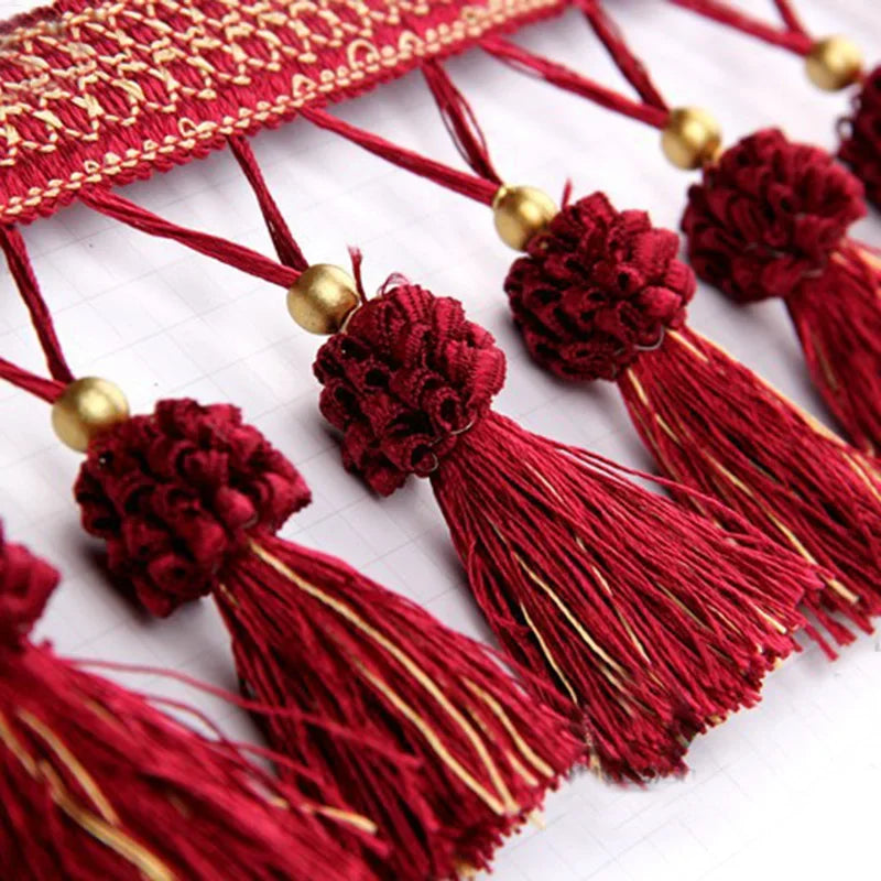 ruban pompons tissus rouge marron gris violet rose doré traditionnel décoratif