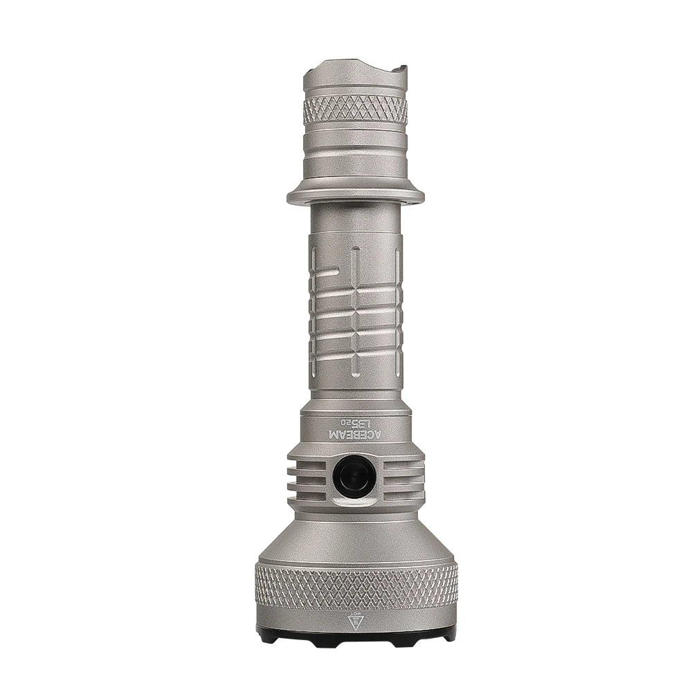 lampe torche super lumineuse rechargeable 500m distance éclairage led aluminium noir texturé pratique robuste