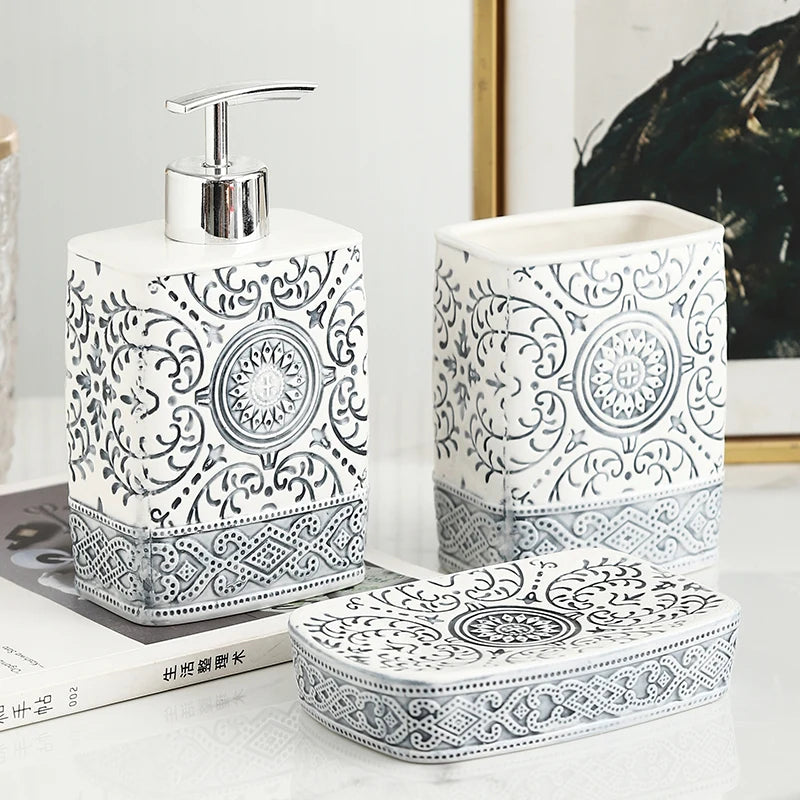 ensemble bain blanc noir ornements floraux pompe savon porte brosse dents porte savon classic