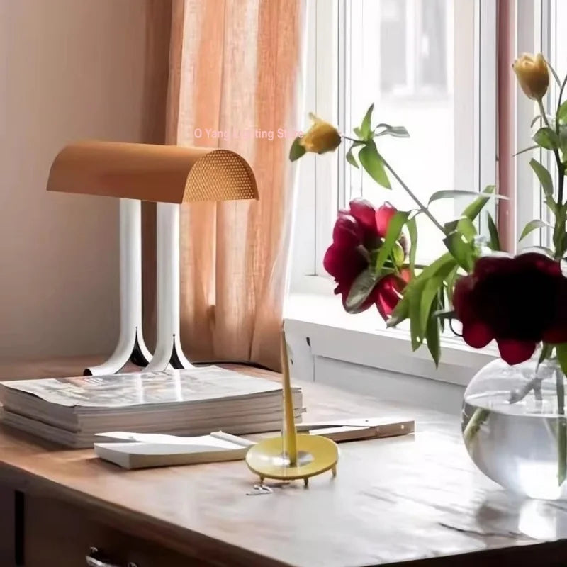 lampe table contemporaine noir blanche texture lisse LED sans ombre
