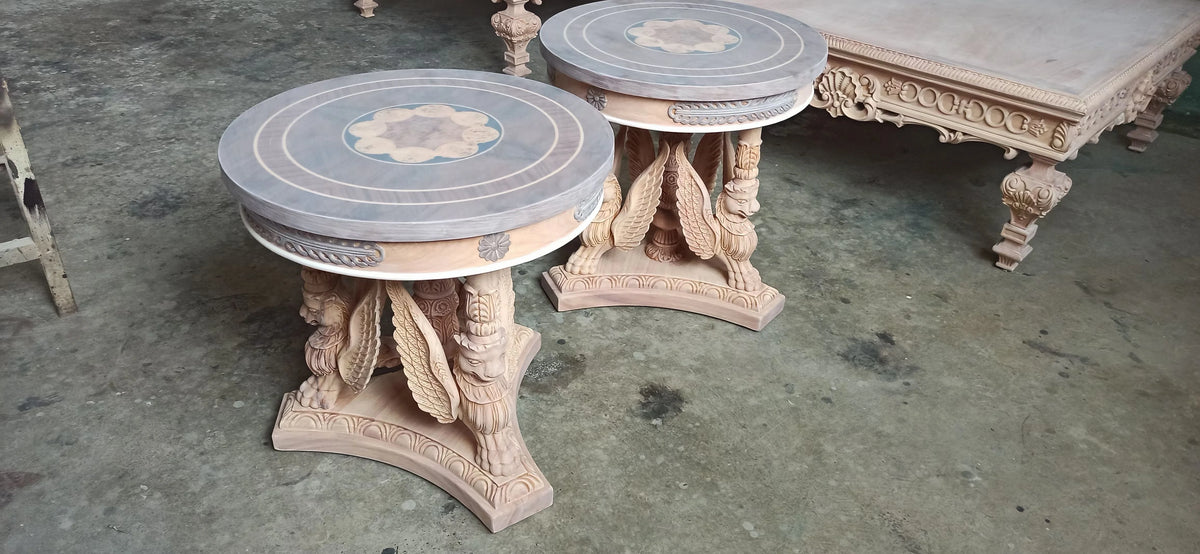 table basse bois clair baroque sculptée ornements dorés