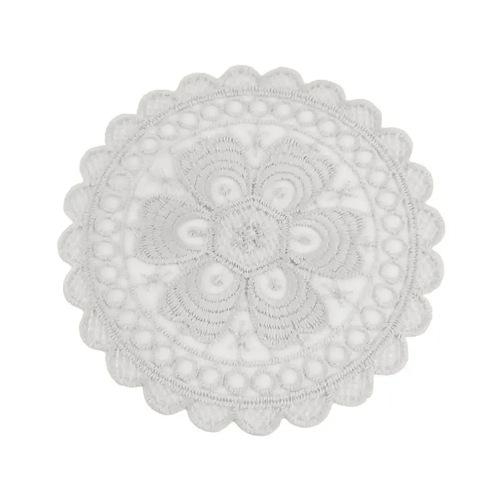 serviettes table vintage brodées fleurs dentelées beige rose clair blanc romantique