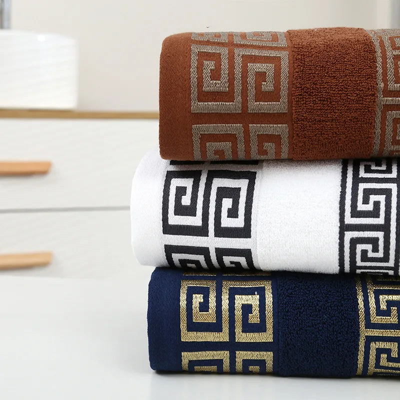 serviettes bain coton brodées géométriques bleu marine marron blanc absorbantes machine