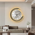 Horloge murale LED dans un salon moderne