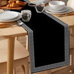 chimene table lin motif grec noir blanc decoratif classique assiettes couverts verres