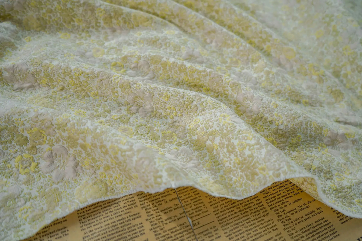 tissu polyester fleuri blanc jaune clair classique brodé largeur 160cm respirant occasionnels