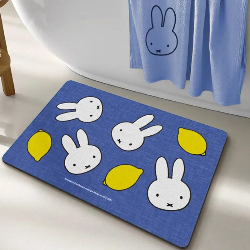 tapis bain dessin animé lapins gris jaune vert bleu rayures enfantin absorbant