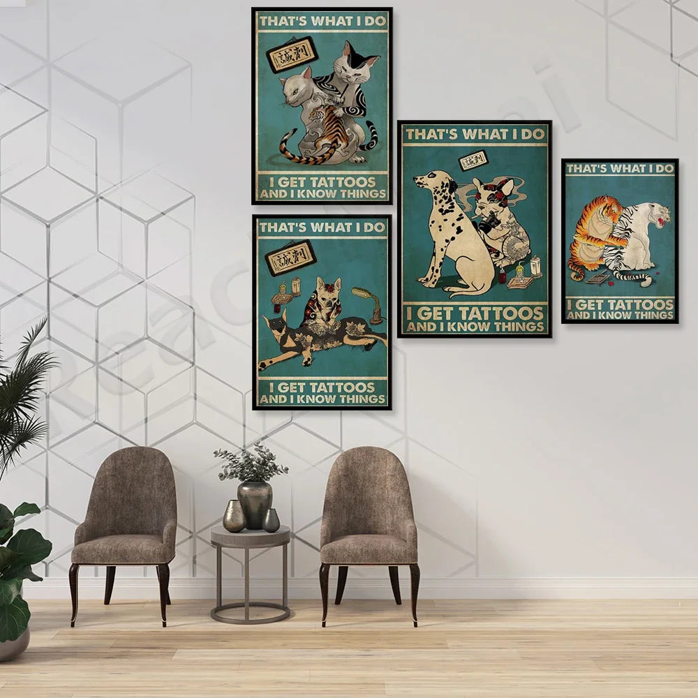 Des affiches montrant des animaux et des tatouages avec la légende "C'est ce que je fais, je me fais tatouer et j'apprends des choses".