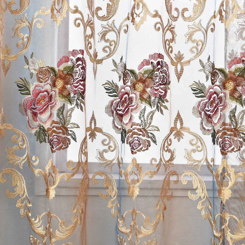 rideaux semi transparents brodés motifs floraux baroque luxueux salon fenêtre française