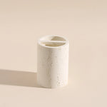 ensemble salle bain moderne brosse dents pot dentifrice distributeur savon blanc crème grain ciment