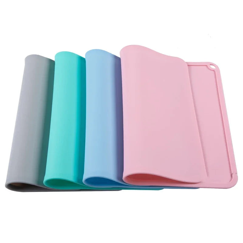 tapis imperméable silicone gris rose bleu clair lisse moderne chiens bol