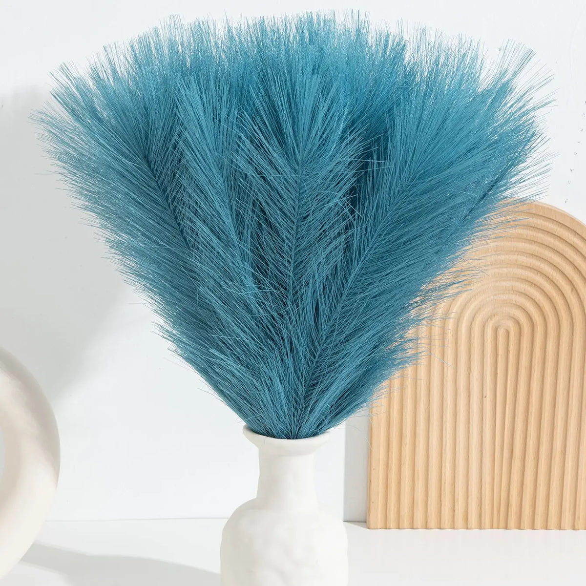 plumes artificielles blanches modernes décoration extérieure mariage fêtes prénuptiale bouquet table