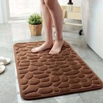 tapis bain gris rose bleu marine mousse mémoire forme texture galets moderne adhésif 40x60
