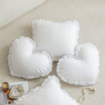 housse coussin dentelle blanche forme cœur carré décoration romantique maison fleurs artificielles photo encadrée