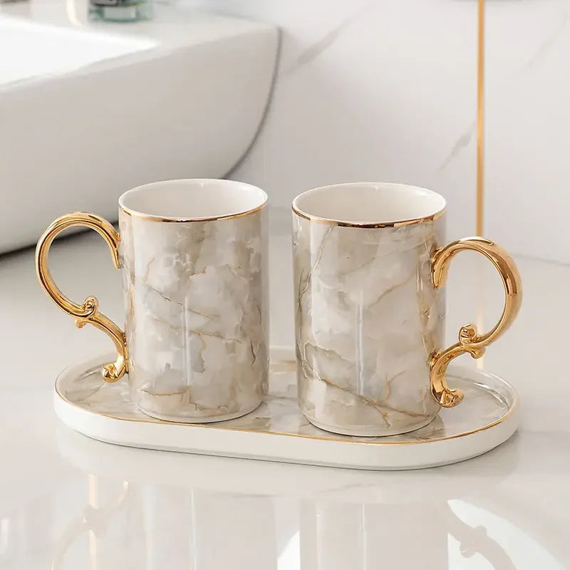 ensemble vaisselle salle bain marbre blanc gris or classique tasses poignées dorées porte brosse