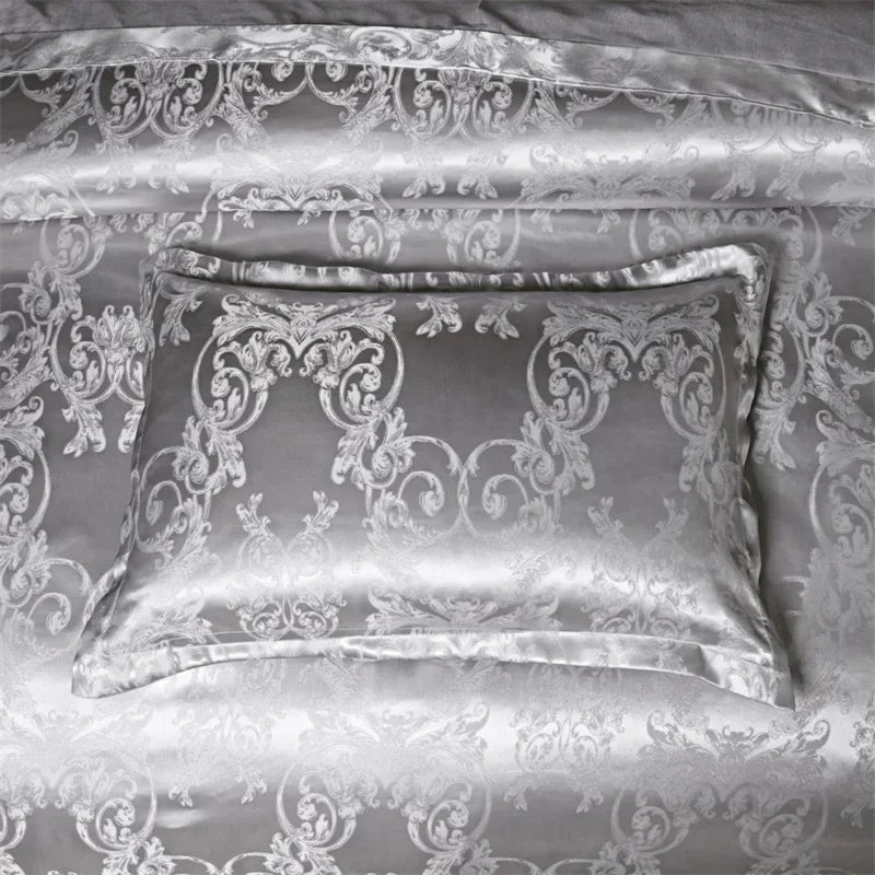 ensemble literie baroque gris clair blanc orné motifs floraux classique élégant taies d'oreiller