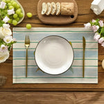serviettes table bleu clair poissons rayures moderne assiettes cuillères couteaux verre vin fruits fleurs