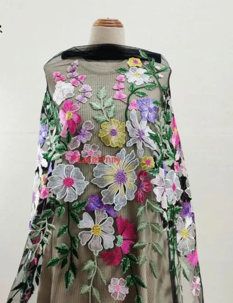 tissu dentelle brodée fleurs feuilles verte transparent rose vert beige violet