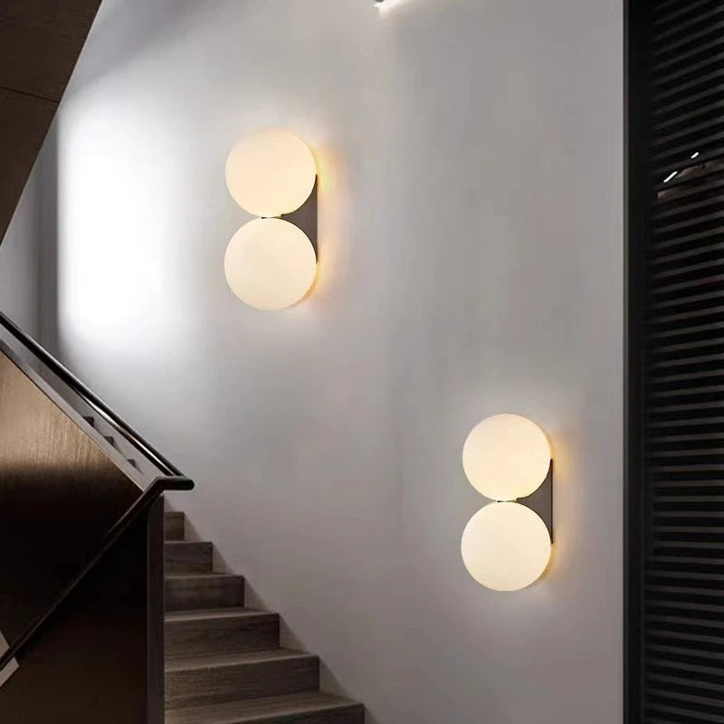 lampe murale moderne minimaliste sphérique verre blanc doré opacité fixée mur