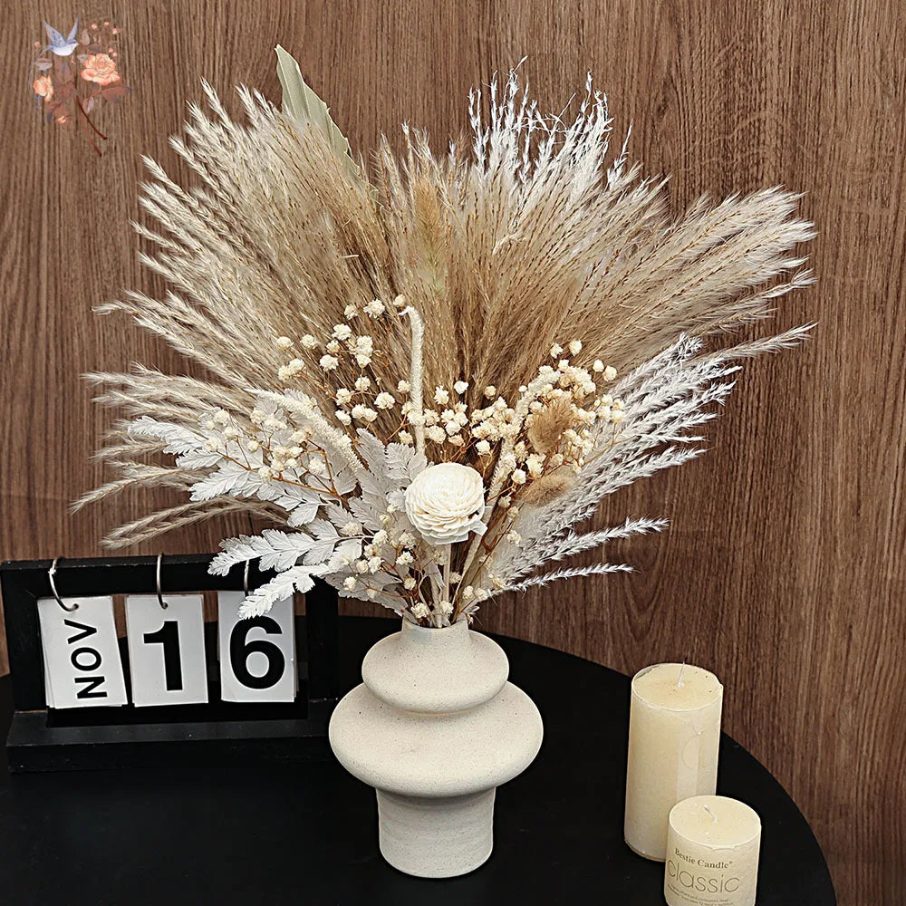 bouquets séchés naturels feuilles fines fleurs blanches plumes beige rustique décoration maison anniversaire baby