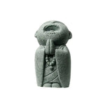 statuette bouddhiste vert clair granitée minimaliste sculptural durable extérieure intérieure ornement jardin porte bonheur