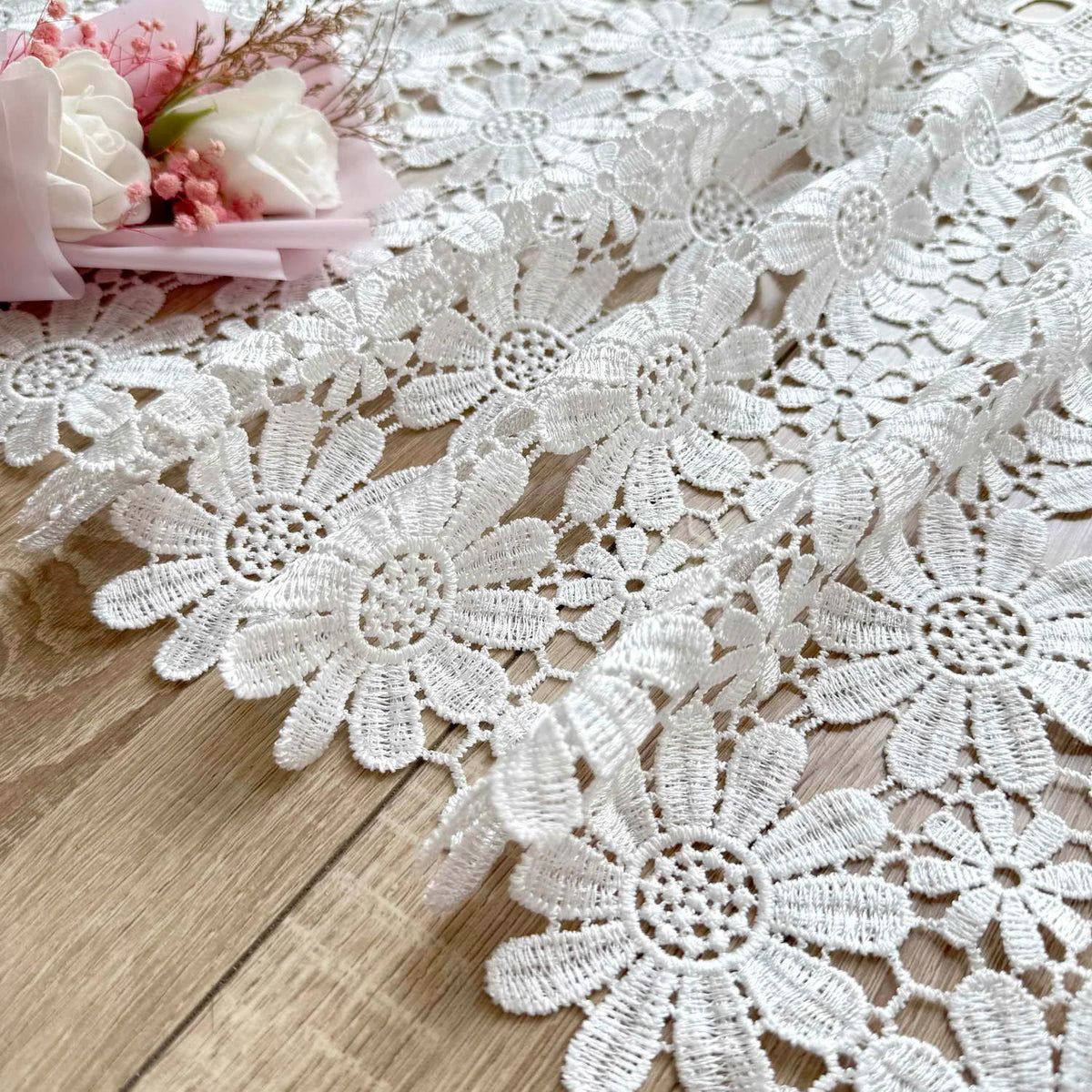 rideau dentelle florale blanc translucide vintage shabby chic rustique motif marguerites chambre cuisine