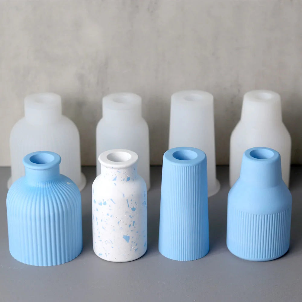 moulages silicone vases blanc bleu marine fleurs artificielles moderne minimalisteDecoration intérieure