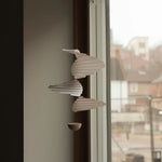 décoration intérieure mobile papier plié blanc ondulé minimaliste suspension fil scandinave