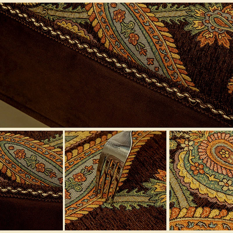 Détails d'un magnifique tapis oriental décoré de motifs floraux et géométriques aux couleurs chaudes, avec des bordures ornées de motifs tressés.