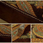 Détails d'un magnifique tapis oriental décoré de motifs floraux et géométriques aux couleurs chaudes, avec des bordures ornées de motifs tressés.