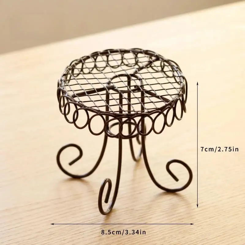 chaises table miniature métal grillagé vintage beige coussin serviette