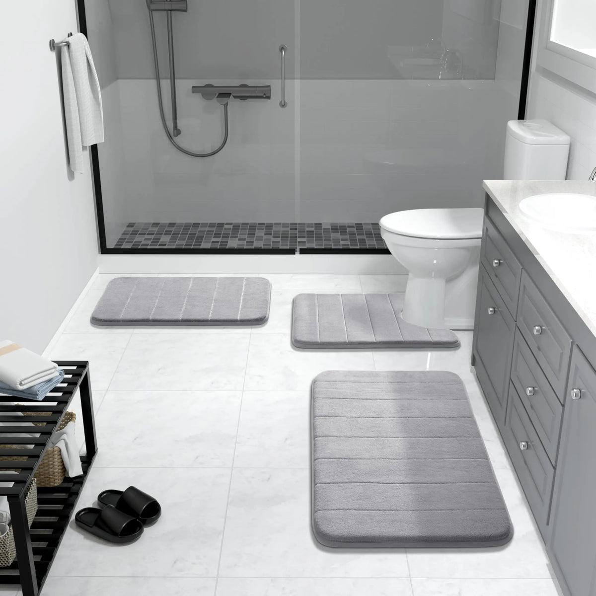 tapis bain gris clair rayures horizontales antidérapant mousse mémoire forme séchage rapide moderne salle
