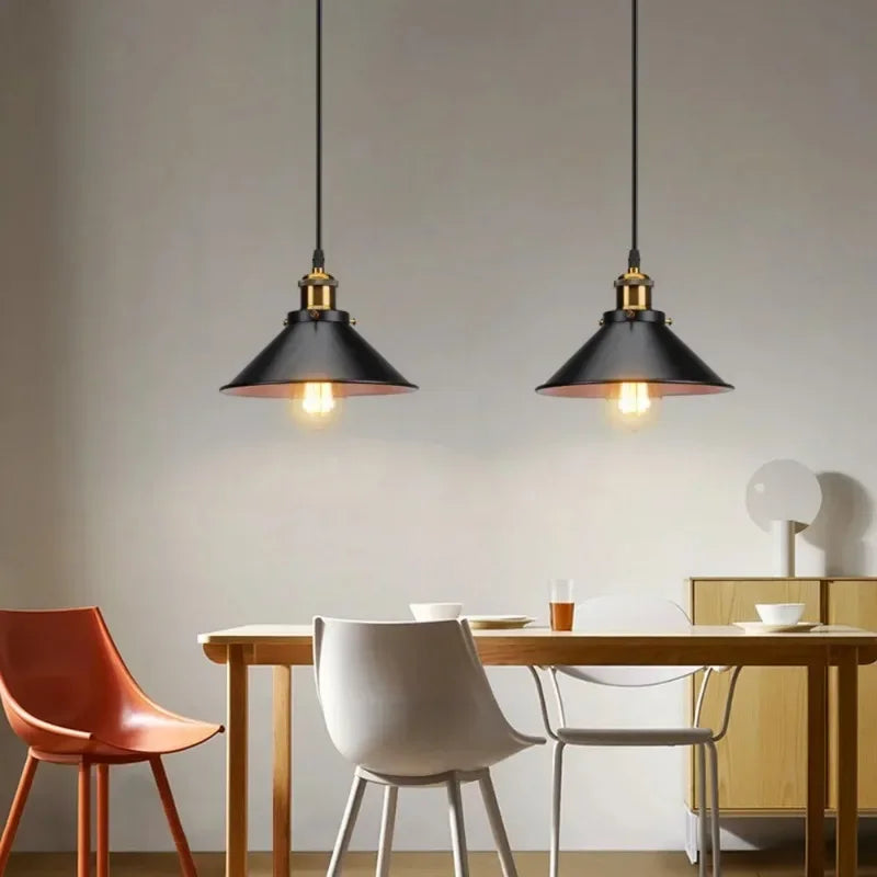 suspension lumineuse industrielle moderne conique noire dorée ampoule